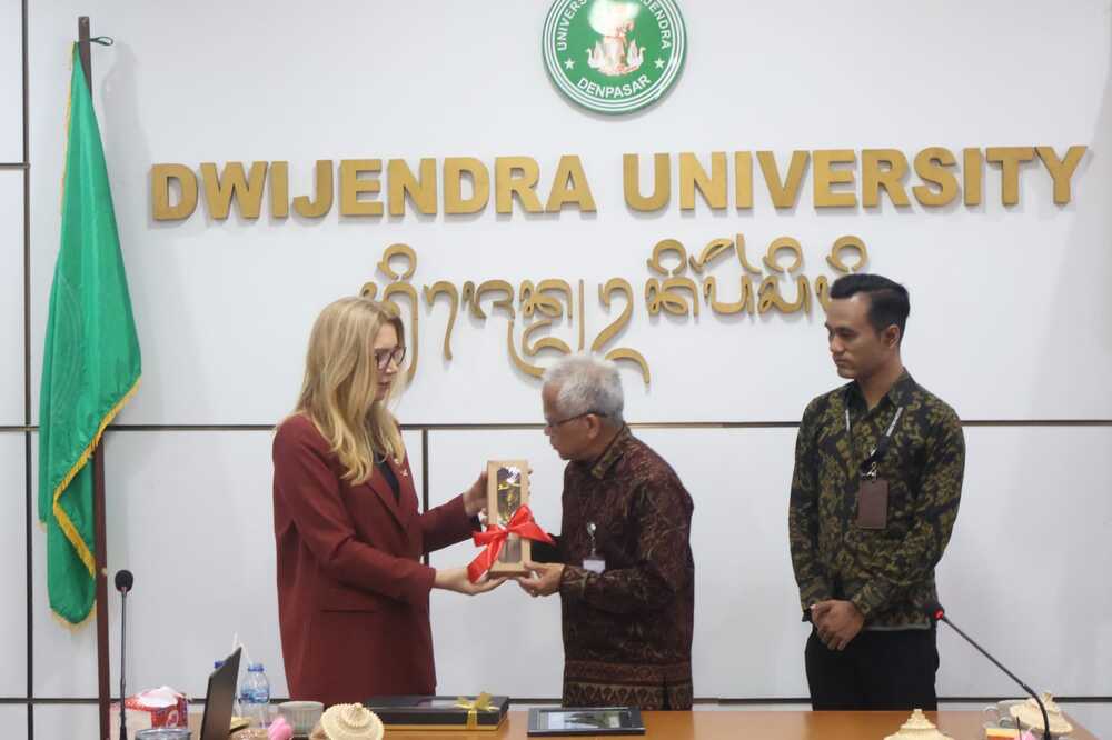 Лекция за 70 години българо-индонезийски отношения изнесе в университет „Двиджендра“ посланикът на България в Джакарта 