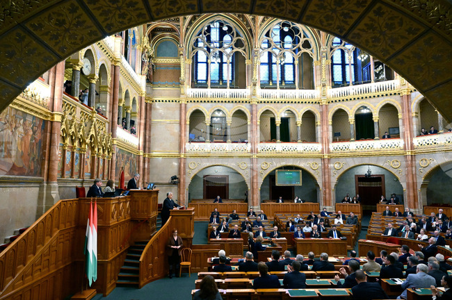 Унгарската партия ФИДЕС внесе законопроект за задържането на конфискувани украински пари и злато