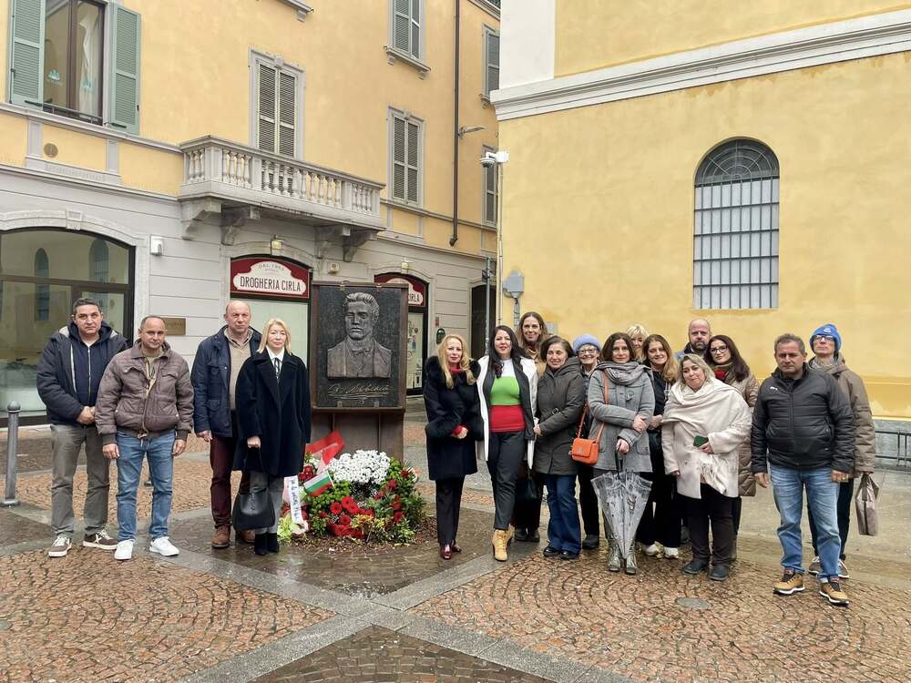Българи отбелязаха годишнината от гибелта на Васил Левски в Милано, Италия