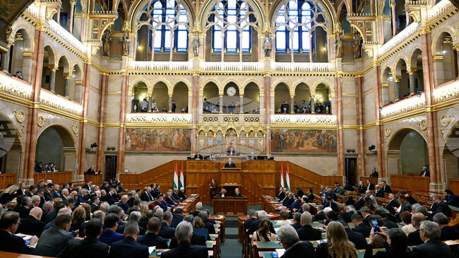 МТИ: Унгарският парламент ще упълномощи Националната данъчна и митническа служба да разследва задържаните украински пари в брой и злато