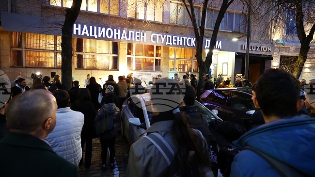 Студентски и младежки организации организираха протест хепънинг пред сградата на Националния студентски дом