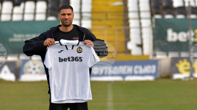 Славия привлече Дейвид Малембана