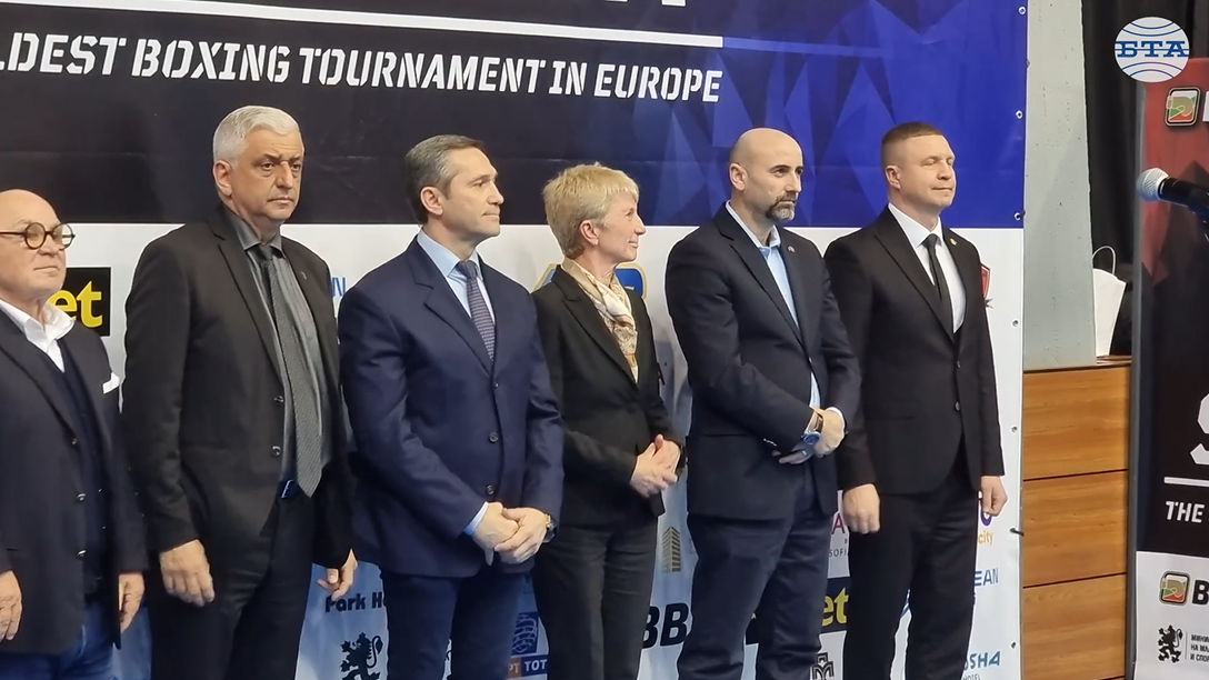 Зам.-министър Даниела Дашева и президентът на Българската федерация по бокс Красимир Инински откриха 77-мото издание на турнира купа „Странджа“