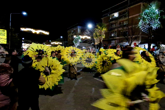 Над 1000 участници от пет държави дефилираха по улиците на Струмица в карнавални костюми