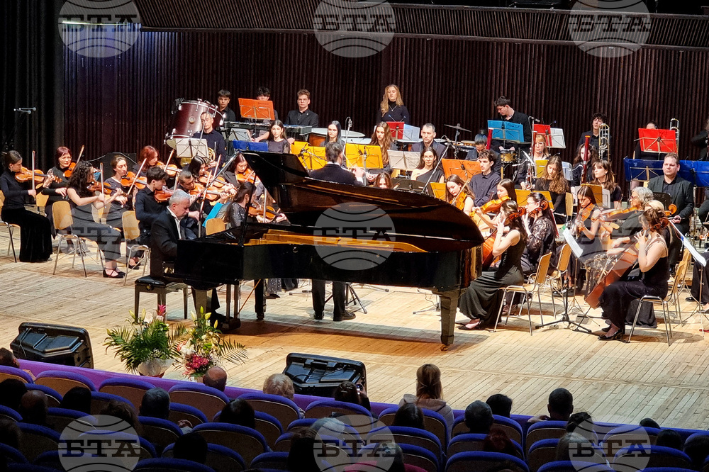 Варна - Националното училище по изкуствата „Добри Христов“ - годишнина - концерт