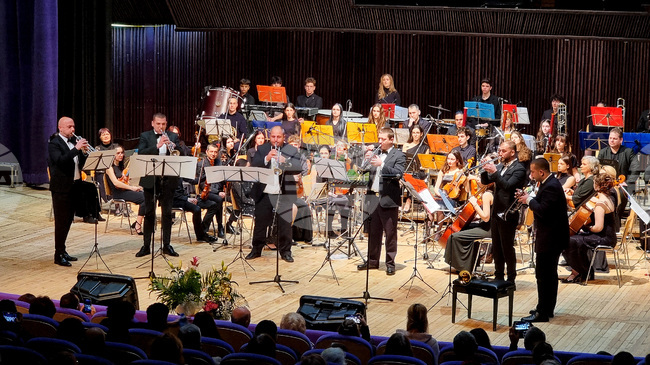 Изявени солисти свириха с учениците на Националното училище по изкуствата „Добри Христов“ на патронния му празник