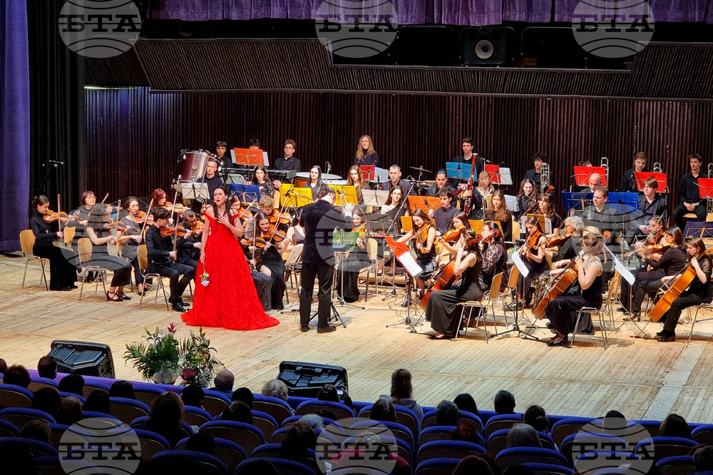 Варна - Националното училище по изкуствата „Добри Христов“ - годишнина - концерт