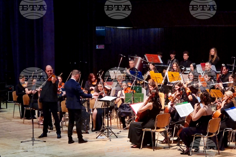 Варна - Националното училище по изкуствата „Добри Христов“ - годишнина - концерт