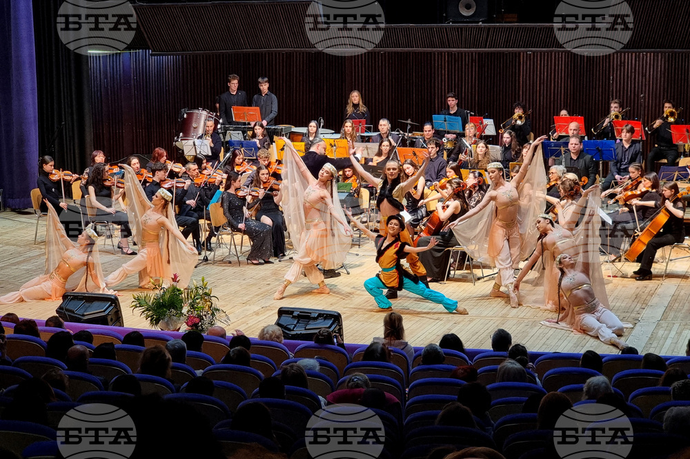 Варна - Националното училище по изкуствата „Добри Христов“ - годишнина - концерт