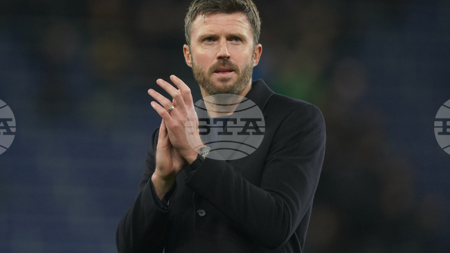 Мениджърът на Манчестър Юнайтед Майкъл Карик отхвърли призивите да пуска като титуляр Бенямин Шешко