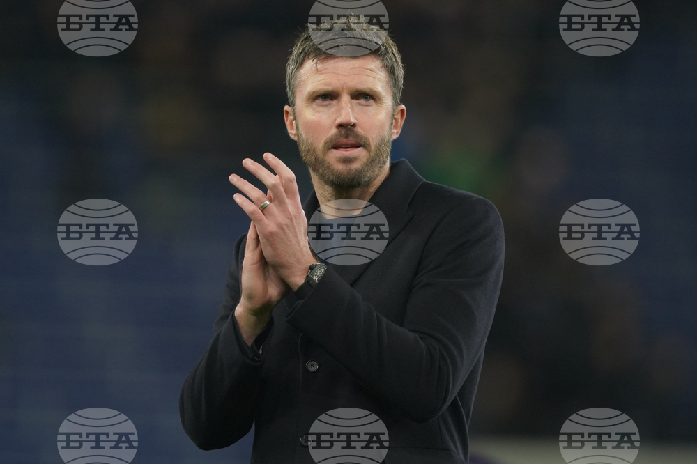 Мениджърът на Манчестър Юнайтед Майкъл Карик отхвърли призивите да пуска като титуляр Бенямин Шешко