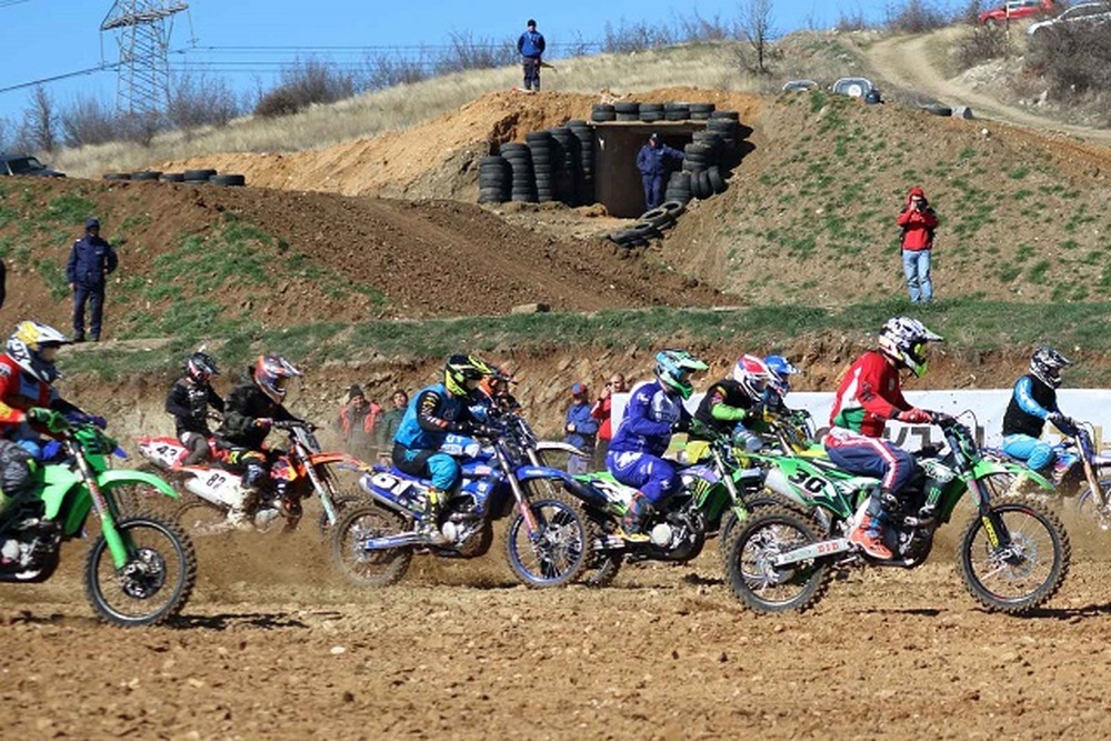 Община Благоевград: Мощен рев на мотори огласи мотопистата край с. Зелен дол; Кметът Илко Стоянов официално откри „Гран при Благоевград“, най-бързите си тръгнаха с купи