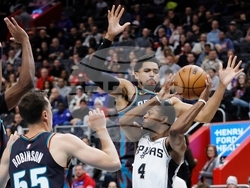 Spurs Pistons Basketball