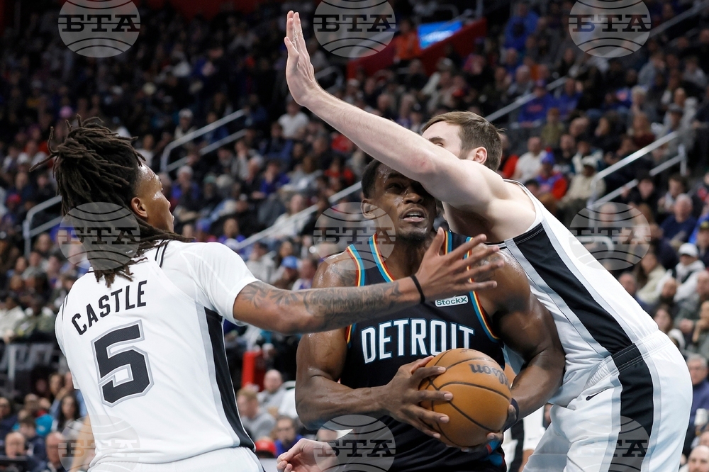 Spurs Pistons Basketball