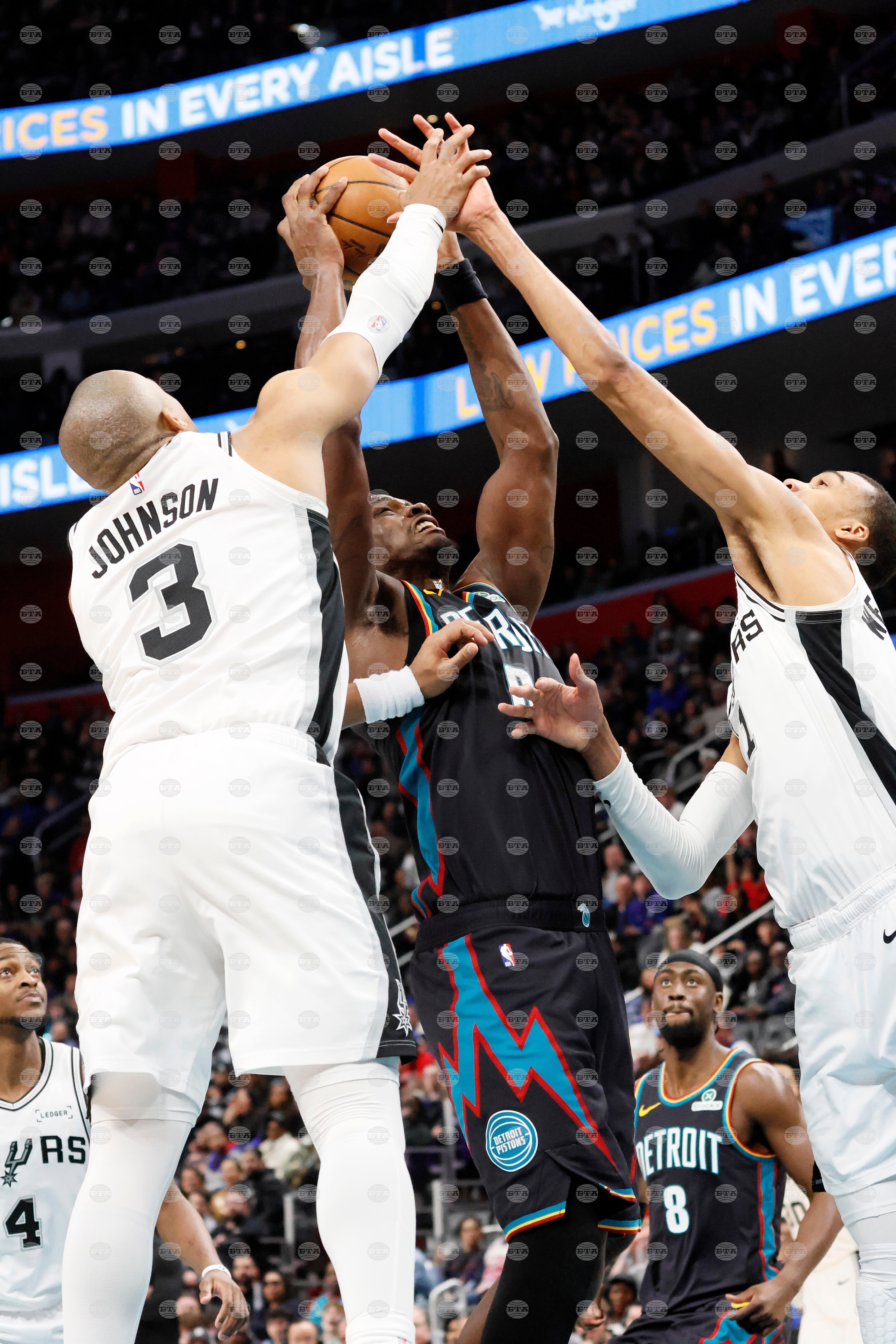 Spurs Pistons Basketball