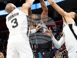 Spurs Pistons Basketball