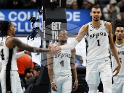 Spurs Pistons Basketball