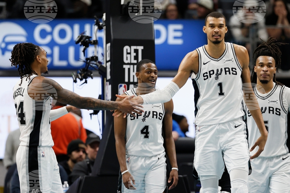 Spurs Pistons Basketball