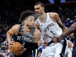 Spurs Pistons Basketball