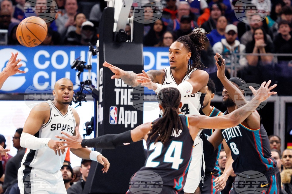 Spurs Pistons Basketball