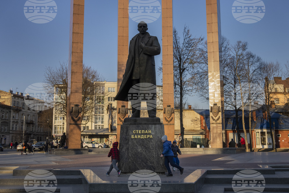 Позицията на украинския посланик в Берлин за Степан Бандера предизвика остри реакции в Тел Авив, Варшава и Киев