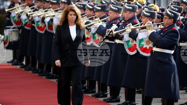 Трябва да продължи работата по вече одобрените от ЕК проекти, по инструмента SAFE, защото са необходими за армията ни, каза президентът Илияна Йотова