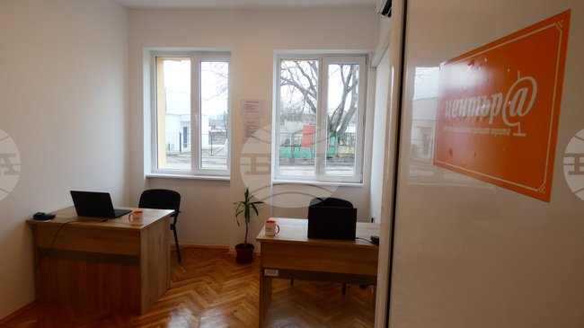 Дигитален клуб, изграден по НПВУ, предлага безплатно обучение на компютър на хората в село Сталийска махала