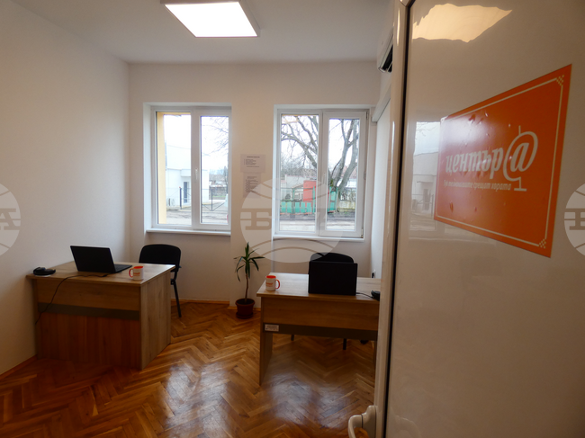 Дигитален клуб, изграден по НПВУ, предлага безплатно обучение на компютър на хората в село Сталийска махала