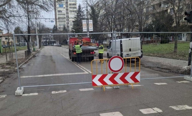 В Плевен започна демонтаж на контактната мрежа на тролейбусите по една от централните улици