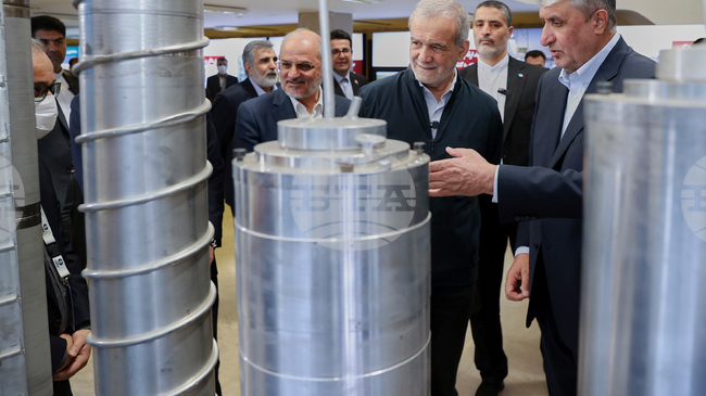 Иранският президент подчерта, че страната му не се опитва да се сдобие с ядрени оръжия, съобщи държавната телевизия