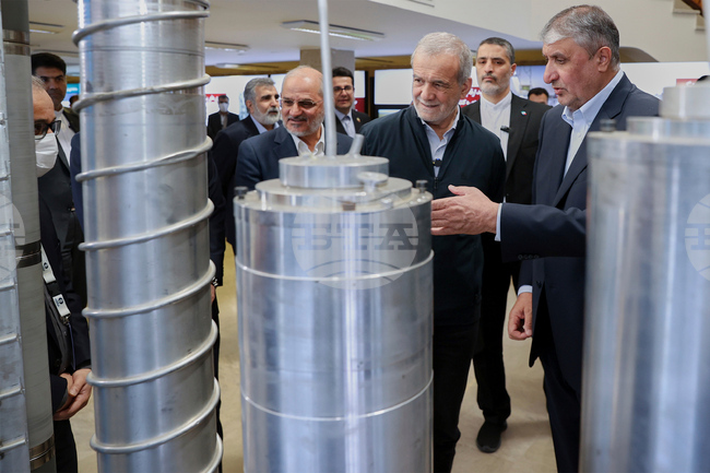 Иранският президент подчерта, че страната му не се опитва да се сдобие с ядрени оръжия, съобщи държавната телевизия