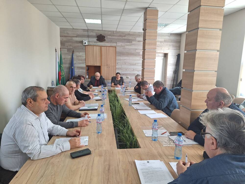 Съветниците в Угърчин решиха Общината да кандидатства с проекти за ремонт на покривите на три сгради