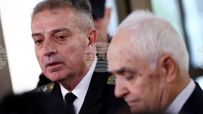 Американски военни самолети не са летели, докато летище "Васил Левски" - София беше затворено, каза началникът на отбраната