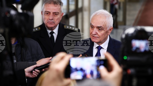 Доставката на вторите осем самолета F-16 вероятно ще се забави с една година, каза служебният министър Атанас Запрянов