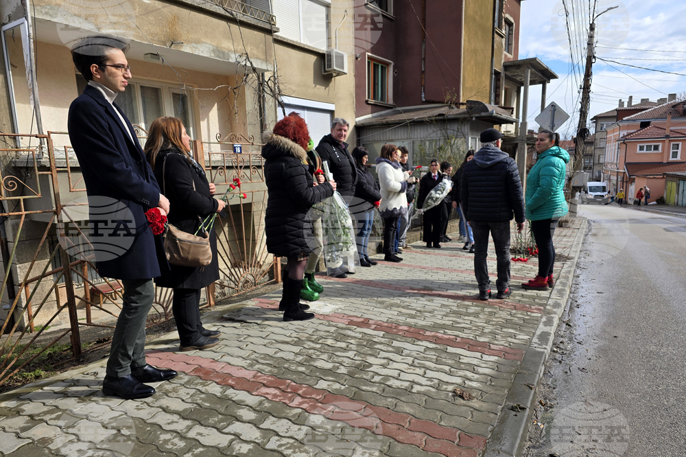 Свищов - 148 години от рождението на Александър Божинов - поднасяне на цветя