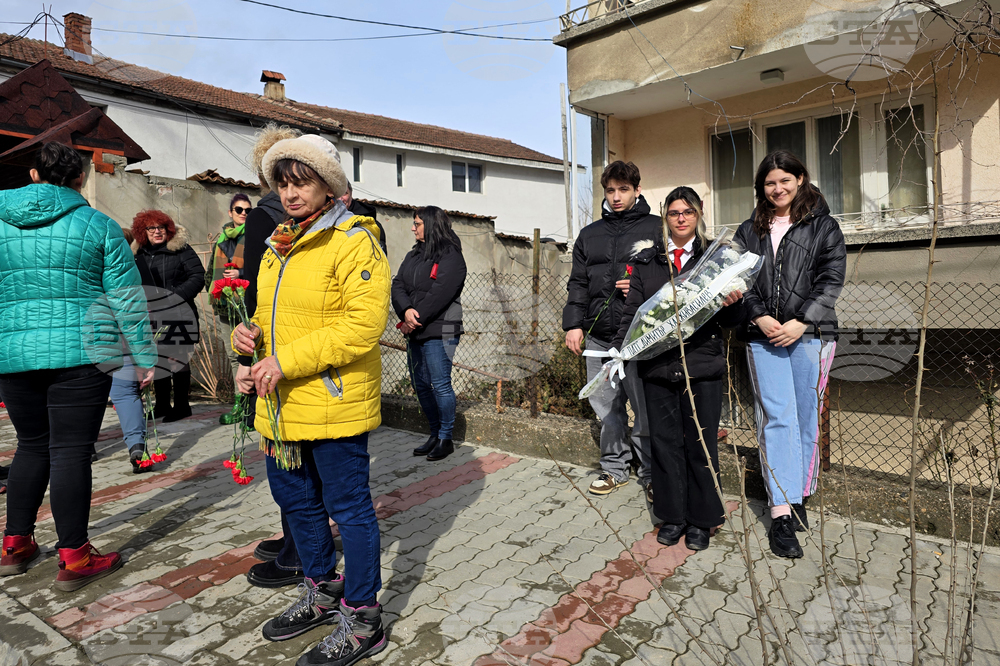 Свищов - 148 години от рождението на Александър Божинов - поднасяне на цветя