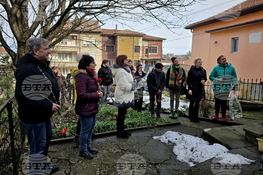 Свищов - 148 години от рождението на Александър Божинов - поднасяне на цветя