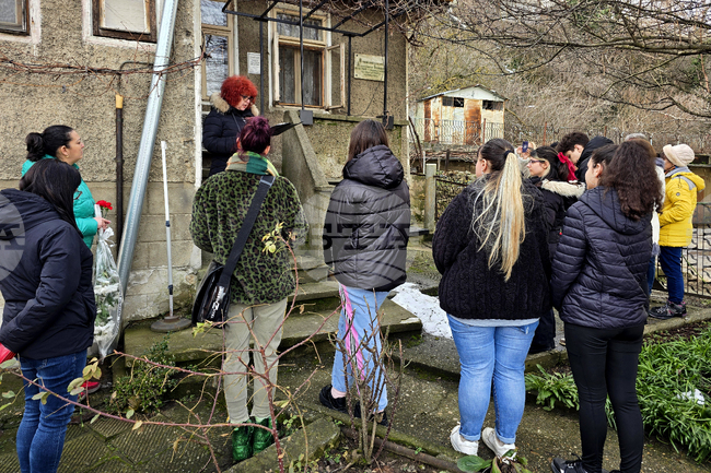 С поднасяне на цветя в Свищов бе отбелязана 148-ата годишнина от рождението на художника Александър Божинов