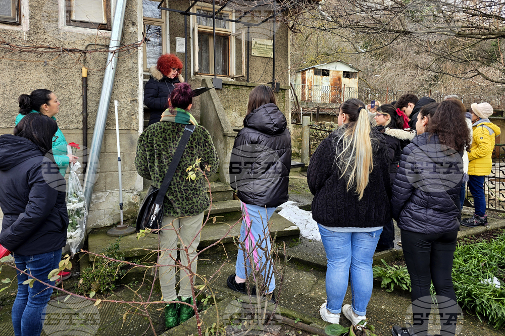 Свищов - 148 години от рождението на Александър Божинов - поднасяне на цветя