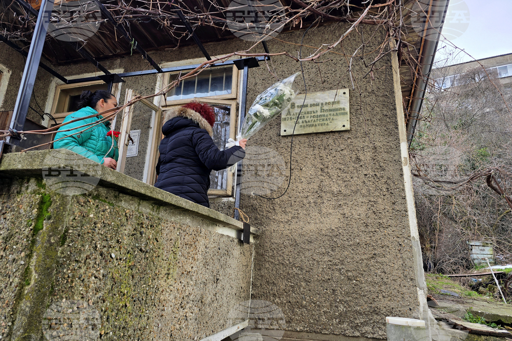 Свищов - 148 години от рождението на Александър Божинов - поднасяне на цветя