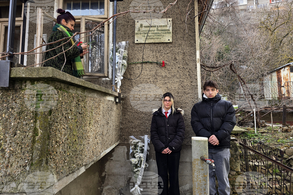 Свищов - 148 години от рождението на Александър Божинов - поднасяне на цветя