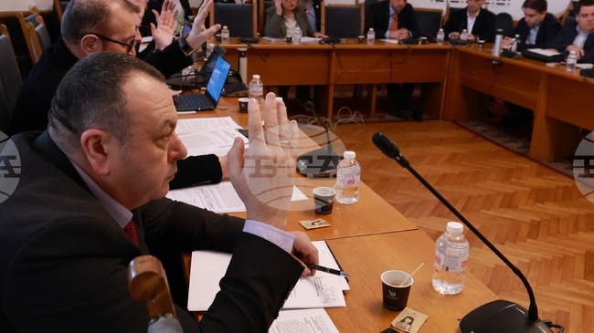 Правната комисия отхвърли ветото на президента върху промени в Изборния кодекс