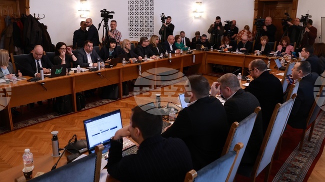 Децата, ненавършили 16 години, да получават същата защита при сексуални престъпления като тези до 14 години, реши на второ четене правната комисия