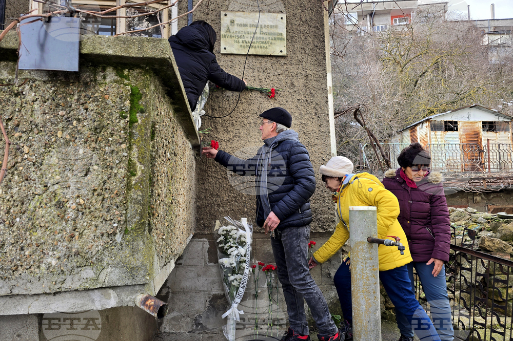 Свищов - 148 години от рождението на Александър Божинов - поднасяне на цветя