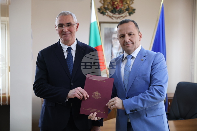 Провеждането на изборите е най-належащата задача, каза при встъпване в длъжност новият областен управител на Благоевград Николай Куколев