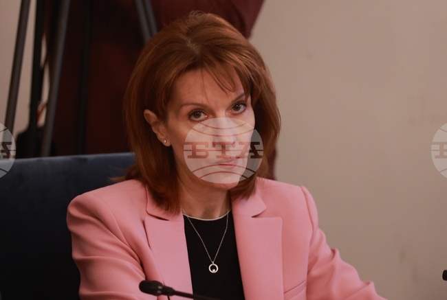 Заедно с МВнР ще създадем организация, която да не затрудни избирателите да гласуват, каза председателят на ЦИК по повод законовите промени за секциите в чужбина