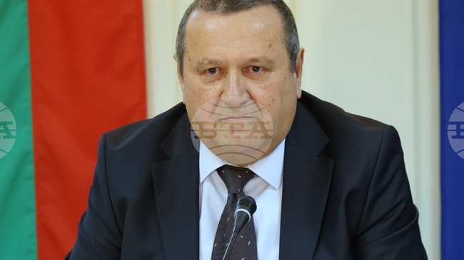 Искаме да предотвратим практиката „Глас срещу хляб“, каза служебният социален министър Хасан Адемов