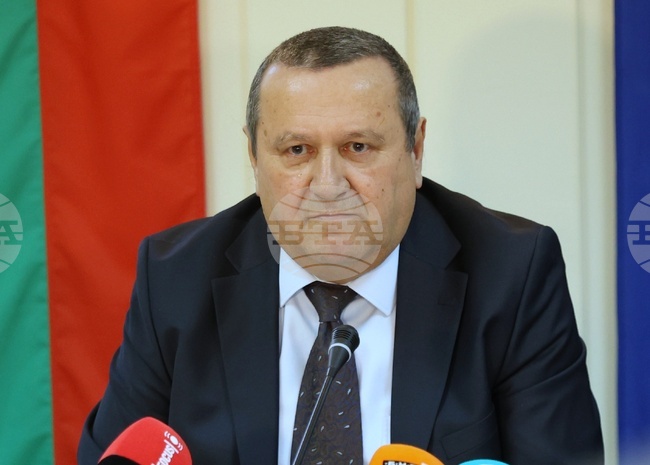 Искаме да предотвратим практиката „Глас срещу хляб“, каза служебният социален министър Хасан Адемов