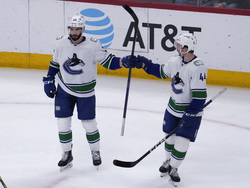 Canucks Blackhawks Hockey