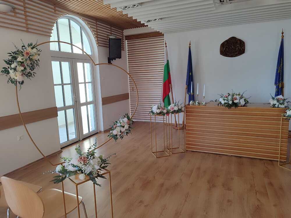 Сватба в зелено и венчавка с рекордно дълги клетви са сред интересните брачни церемонии през миналата година в Несебър
